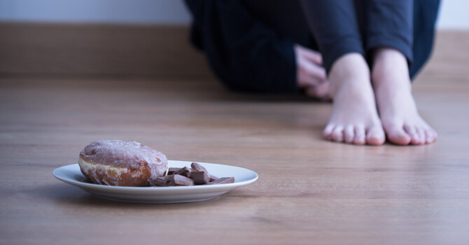 How Do I Stop Snacking at Night? A Dietitian’s Guide to Evening Cravings image